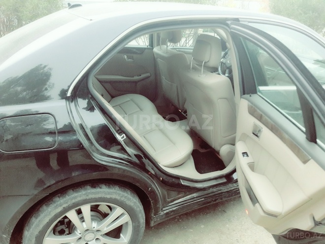 Mercedes E 200 2010, 127,000 km - 2.2 л - Yevlax