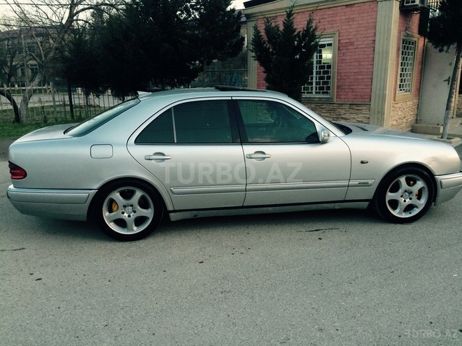 Mercedes E 280 1996, 268,000 km - 2.8 l - Sumqayıt