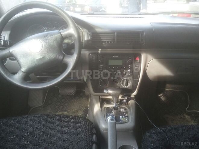 Volkswagen Passat 2004, 143,000 km - 2.0 л - Bakı