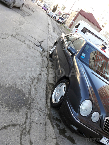 Mercedes E 220 2000, 279,400 km - 2.2 л - Bakı