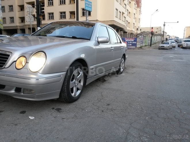 Mercedes E 220 1999, 269,156 km - 2.2 l - Bakı