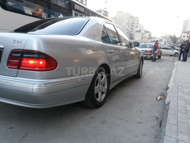 Mercedes E 220 1999, 269,156 km - 2.2 l - Bakı