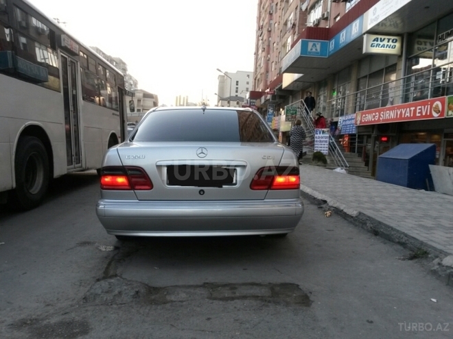 Mercedes E 220 1999, 269,156 km - 2.2 l - Bakı