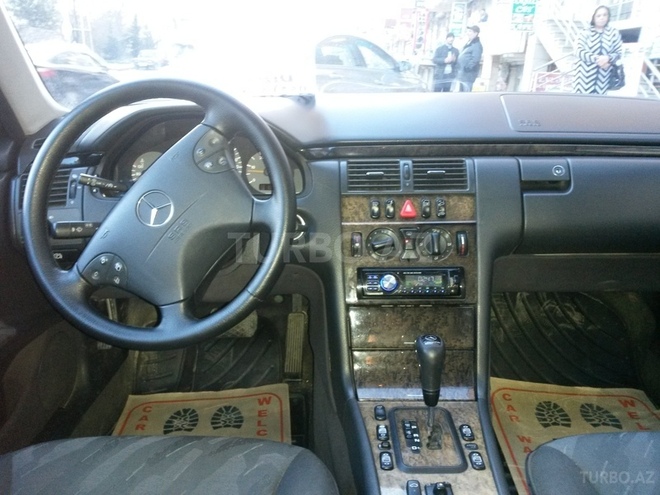 Mercedes E 220 1999, 269,156 km - 2.2 l - Bakı