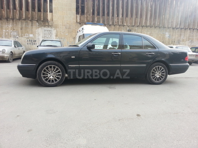 Mercedes E 200 1998, 290,000 km - 2.0 l - Bakı