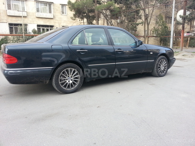 Mercedes E 200 1998, 290,000 km - 2.0 l - Bakı
