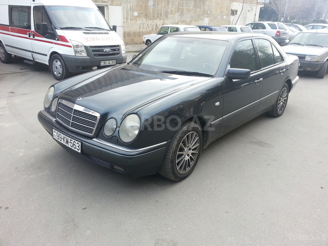 Mercedes E 200 1998, 290,000 km - 2.0 l - Bakı