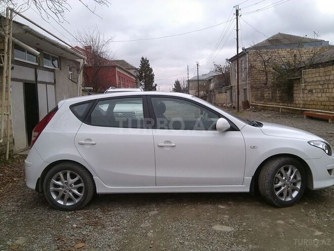 Hyundai i30 2011, 15,000 km - 1.6 l - Quba