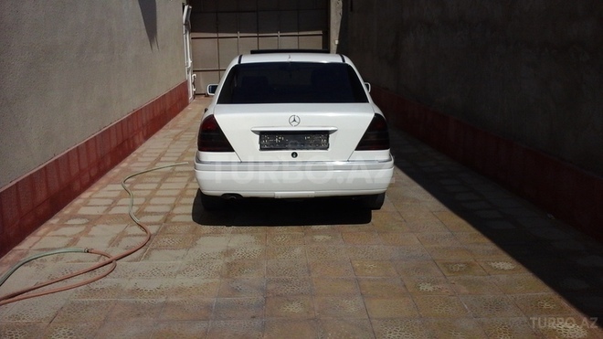 Mercedes C 180 1995, 272,000 km - 1.8 л - Bakı