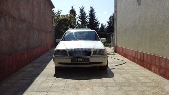 Mercedes C 180 1995, 272,000 km - 1.8 л - Bakı