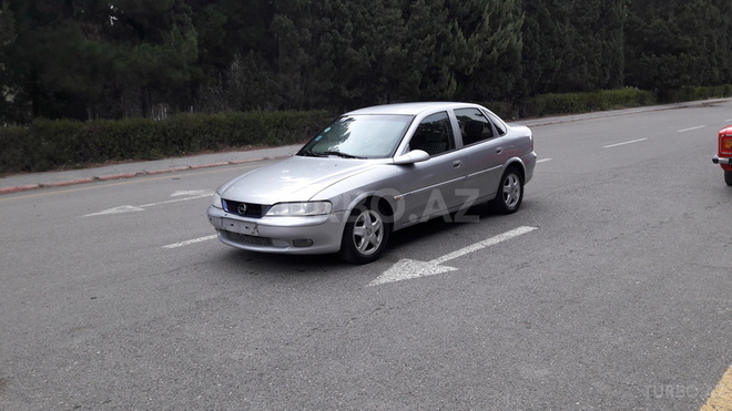 Opel Vectra 1996, 220,000 km - 2.0 l - Sumqayıt