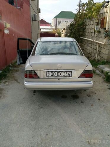 Mercedes E 200 1992, 275,000 km - 0.2 l - Bakı
