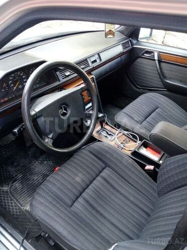 Mercedes E 200 1992, 275,000 km - 0.2 l - Bakı