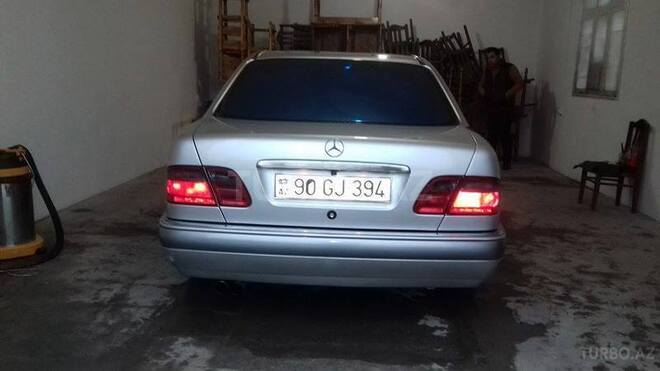 Mercedes E 240 1997, 274,134 km - 2.4 l - Bakı
