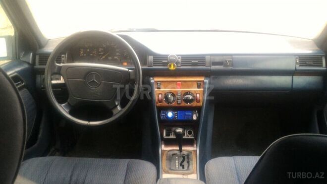 Mercedes E 250 1993, 312,000 km - 2.5 l - Bakı