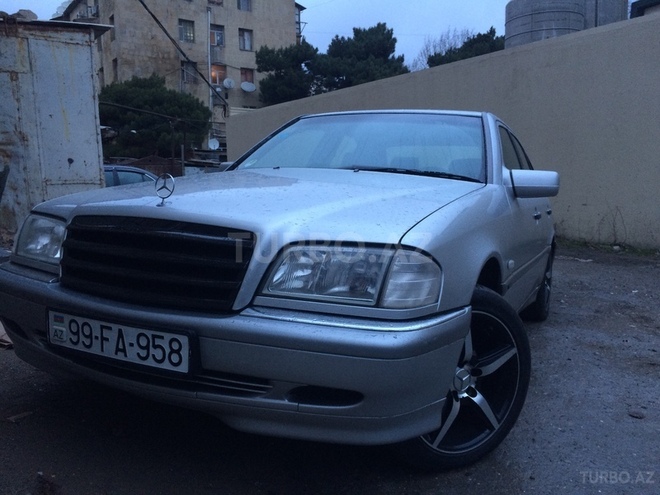Mercedes C 220 1999, 262,000 km - 2.2 l - Bakı
