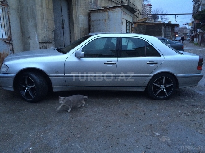 Mercedes C 220 1999, 262,000 km - 2.2 l - Bakı