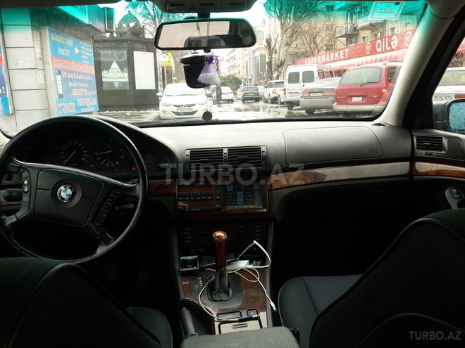 BMW 523 1999, 273,000 km - 2.5 l - Bakı