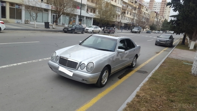 Mercedes E 220 1999, 300,000 km - 2.2 l - Sumqayıt