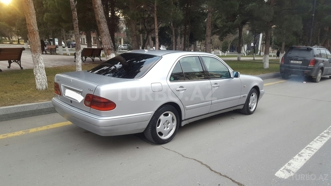 Mercedes E 220 1999, 300,000 km - 2.2 l - Sumqayıt