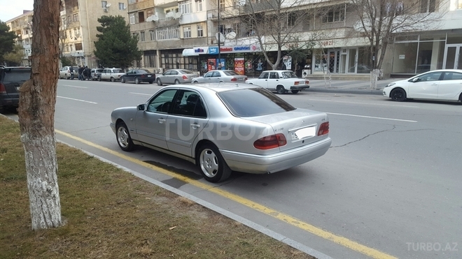 Mercedes E 220 1999, 300,000 km - 2.2 l - Sumqayıt
