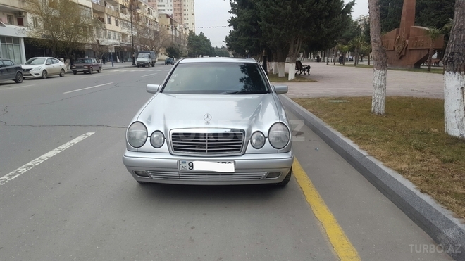Mercedes E 220 1999, 300,000 km - 2.2 l - Sumqayıt