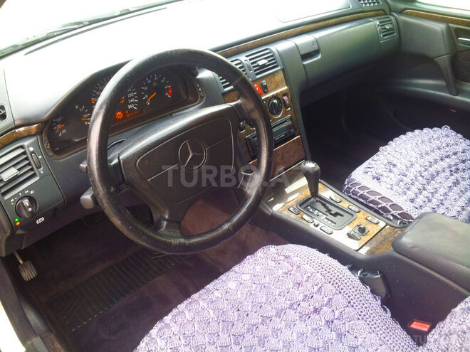 Mercedes E 280 1998, 235,000 km - 2.8 л - Bakı