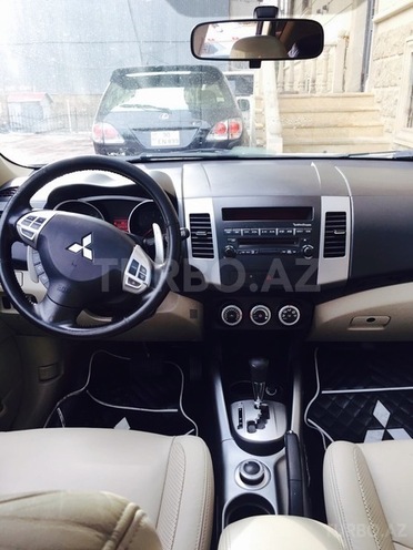 Mitsubishi Outlander 2010, 130,000 km - 3.0 l - Bakı