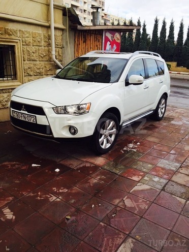 Mitsubishi Outlander 2010, 130,000 km - 3.0 l - Bakı