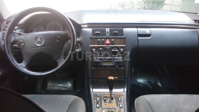 Mercedes E 220 2000, 250,000 km - 2.2 l - Bakı