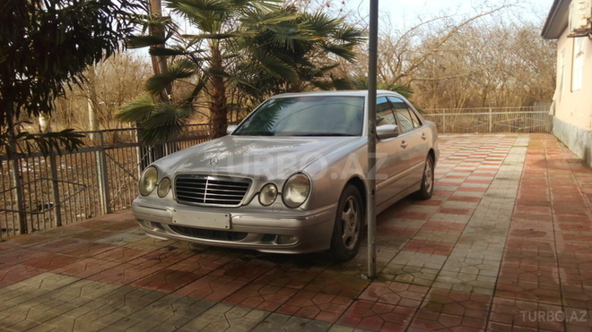 Mercedes E 220 2000, 250,000 km - 2.2 l - Bakı