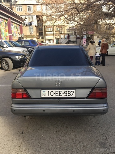 Mercedes E 230 1989, 318,000 km - 2.3 l - Bakı