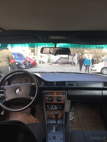 Mercedes E 230 1989, 318,000 km - 2.3 l - Bakı