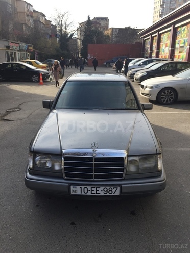 Mercedes E 230 1989, 318,000 km - 2.3 l - Bakı