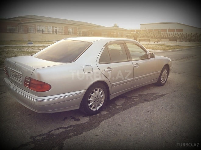 Mercedes E 220 2001, 245,403 km - 2.2 l - Sumqayıt