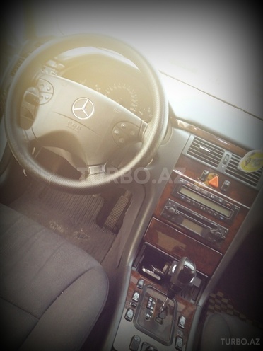 Mercedes E 220 2001, 245,403 km - 2.2 l - Sumqayıt