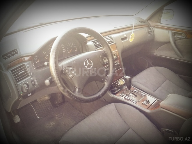 Mercedes E 220 2001, 245,403 km - 2.2 l - Sumqayıt