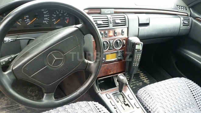 Mercedes E 230 1997, 243,000 km - 2.3 l - Bakı