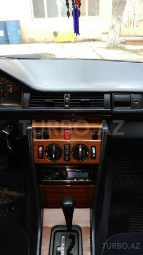 Mercedes E 220 1993, 412,000 km - 2.2 l - Sumqayıt