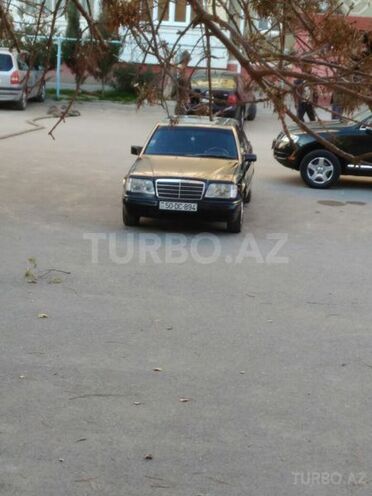 Mercedes E 220 1993, 412,000 km - 2.2 l - Sumqayıt