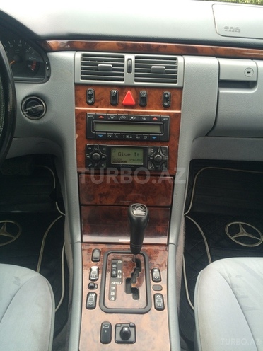 Mercedes E 240 1998, 230,000 km - 2.4 l - Bakı
