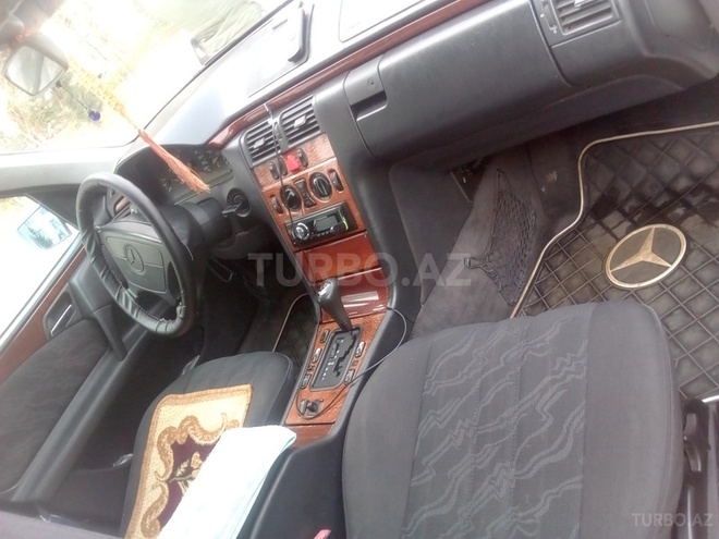 Mercedes E 240 1998, 332,000 km - 2.4 l - Bakı