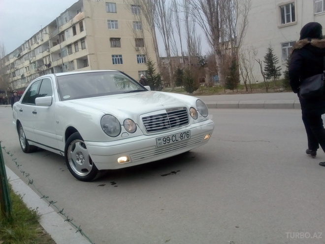 Mercedes E 240 1998, 332,000 km - 2.4 l - Bakı