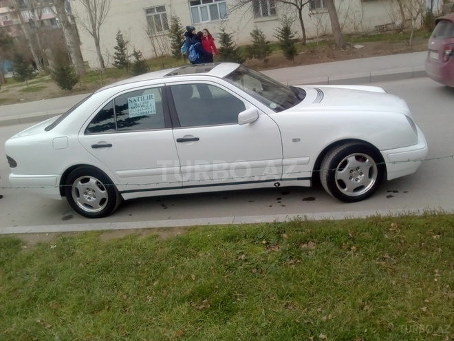 Mercedes E 240 1998, 332,000 km - 2.4 l - Bakı