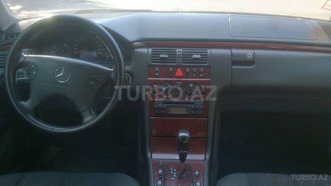 Mercedes E 220 2000, 320,000 km - 2.2 л - Sumqayıt