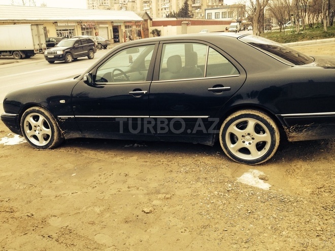 Mercedes E 220 1999, 386,000 km - 2.2 l - Bakı
