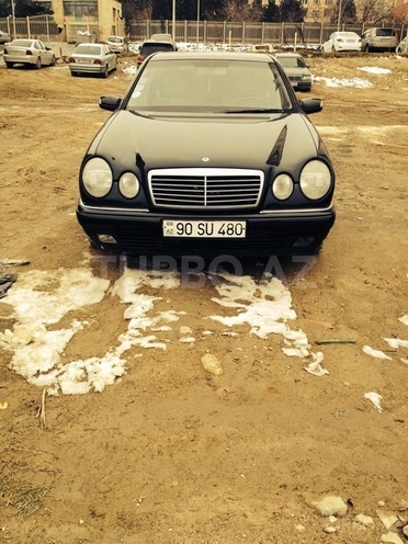Mercedes E 220 1999, 386,000 km - 2.2 l - Bakı