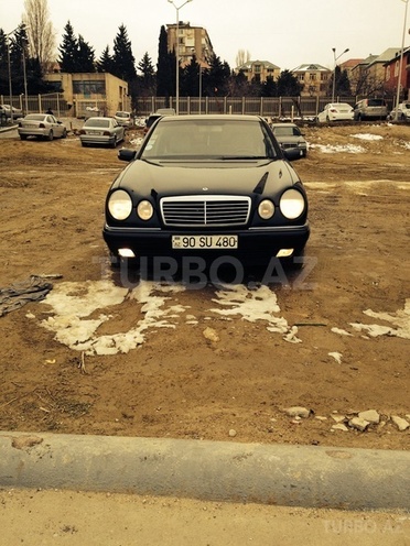 Mercedes E 220 1999, 386,000 km - 2.2 l - Bakı