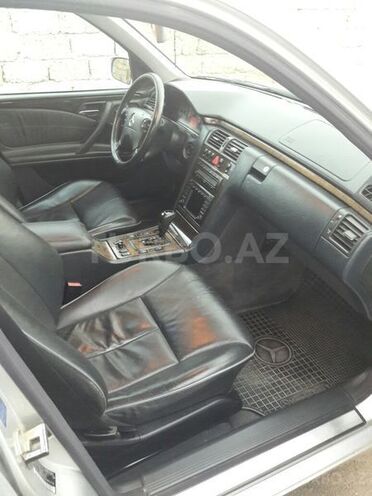 Mercedes E 240 2001, 231,000 km - 2.6 l - Bakı