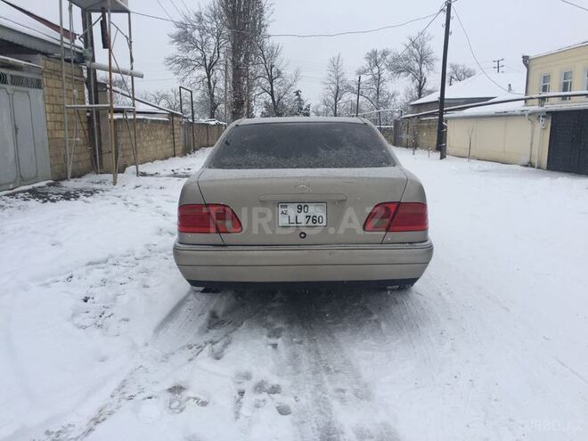 Mercedes E 320 1999, 192,000 km - 3.2 л - Quba